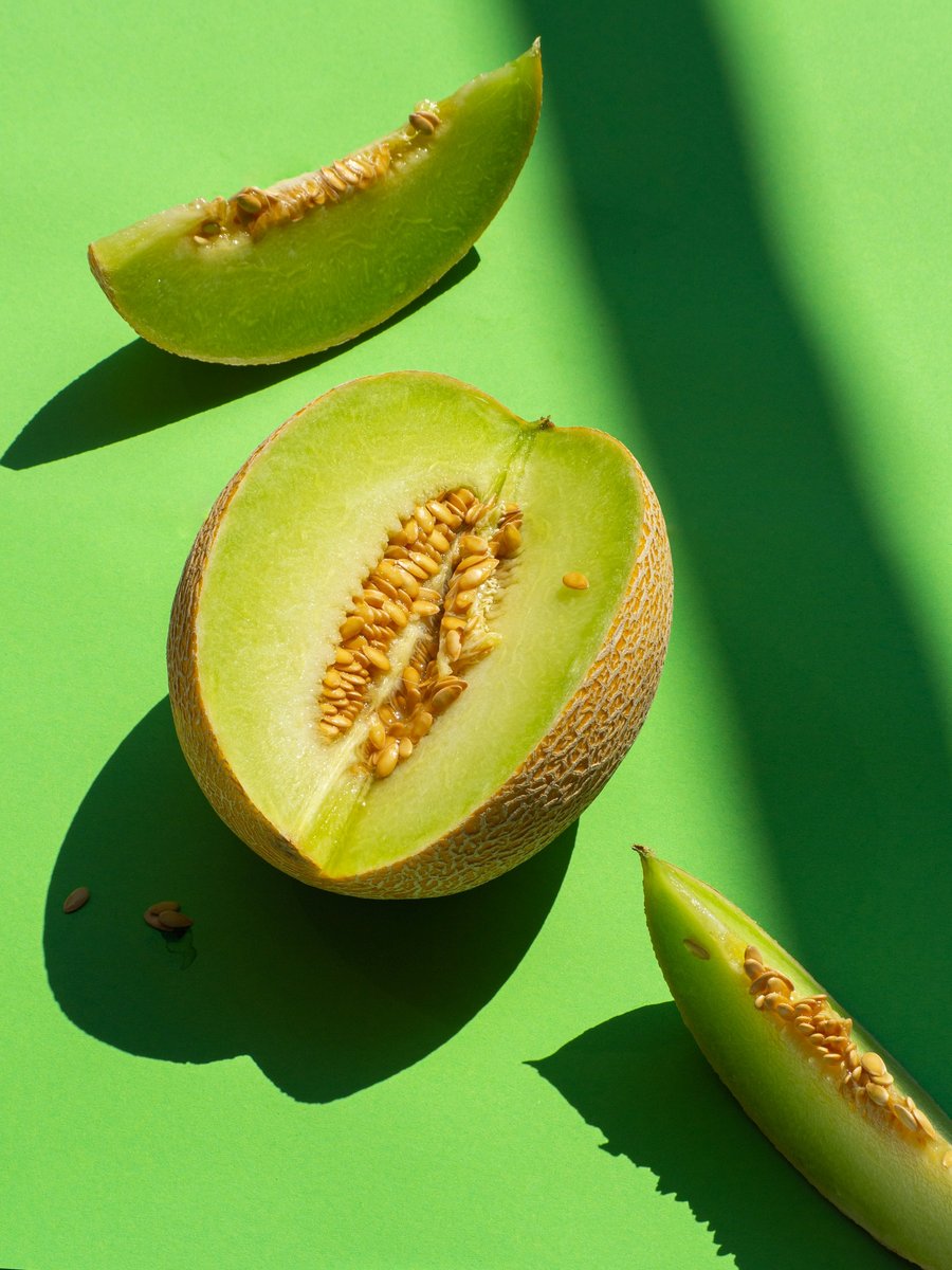 Melon charentais coupé en tranches à la chair orangée